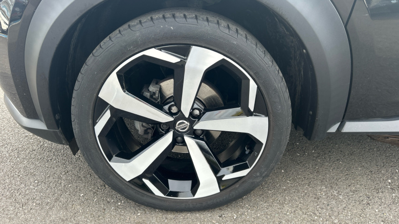 Nissan Juke 1.0 DiG-T 114 Tekna 5dr Petrol Hatchback